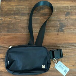 Lululemon Everywhere Belt Bag Black -NWT